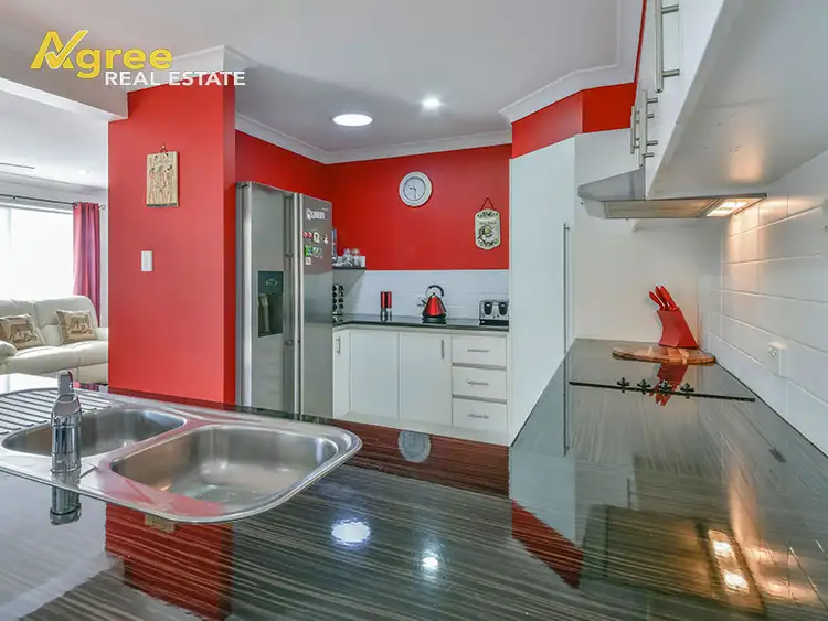 2 Yaraan Crescent, Beachmere QLD 4510