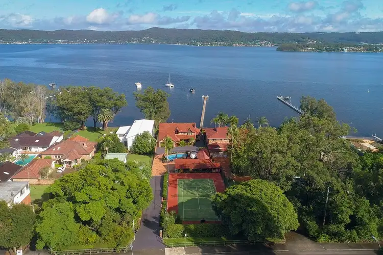 269 & 269A Avoca Drive, Green Point NSW 2251