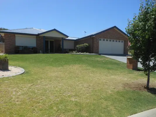 9 Hayden Place, Young NSW 2594