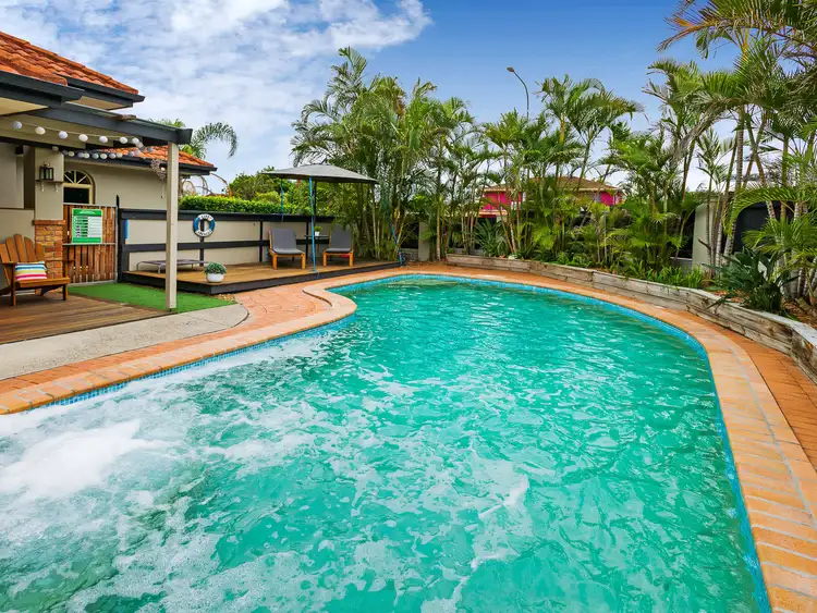 2 Sundown Drive, Paradise Point QLD 4216