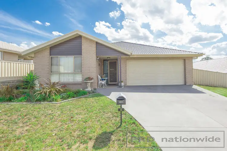 8 Sapphire Drive, Rutherford NSW 2320