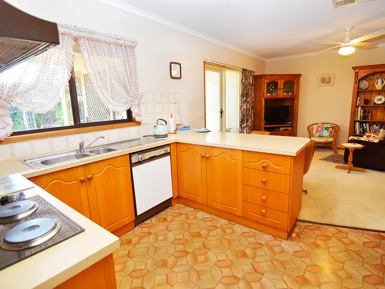 Fifth view of Homely house listing, 10 Merebin Court, Merbein VIC 3505