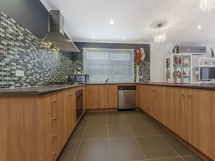 Second view of Homely house listing, 31 Brindalee Way, Hillside VIC 3037