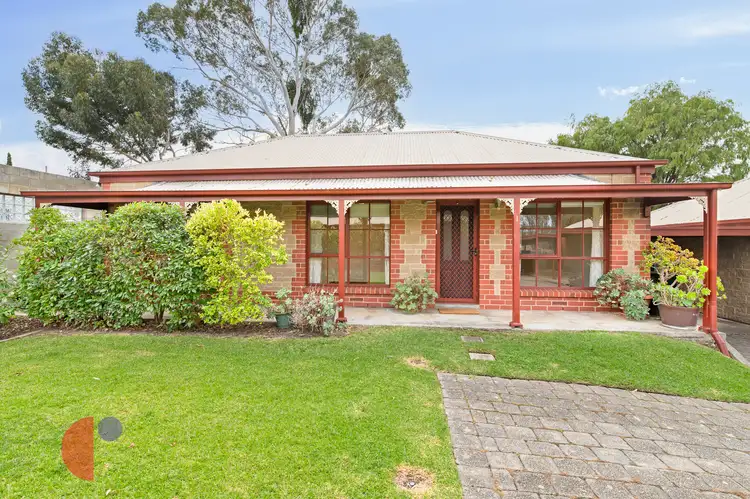 1/8 Station Avenue