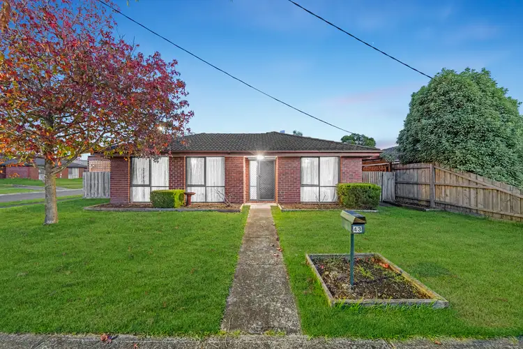 43 Navarre Drive, Cranbourne West VIC 3977
