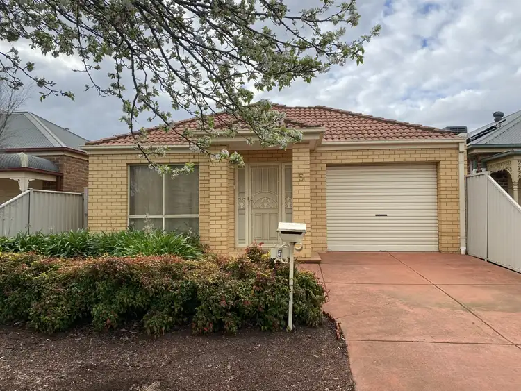 5 Blenheim Way, Caroline Springs VIC 3023