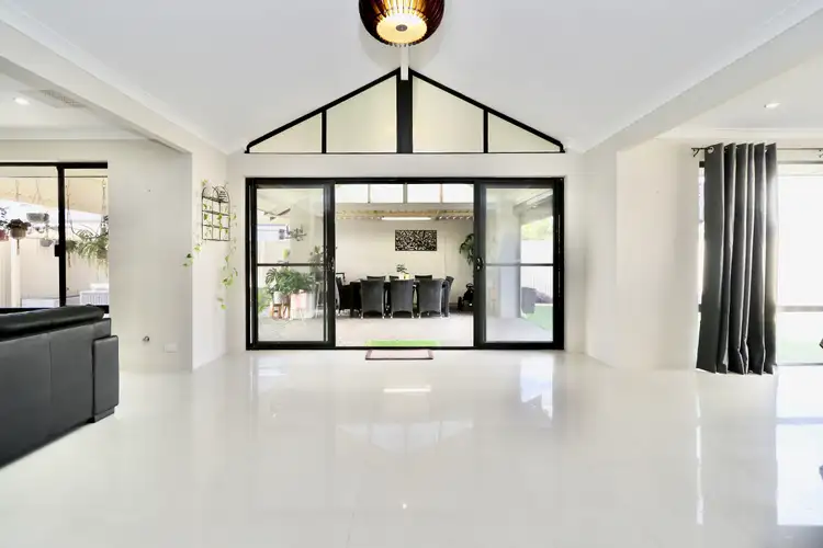 28 Edenhall Tce, Waikiki WA 6169