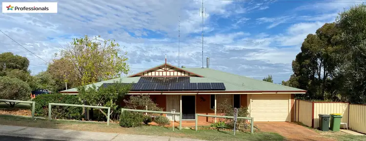 19 King Street, Waroona WA 6215