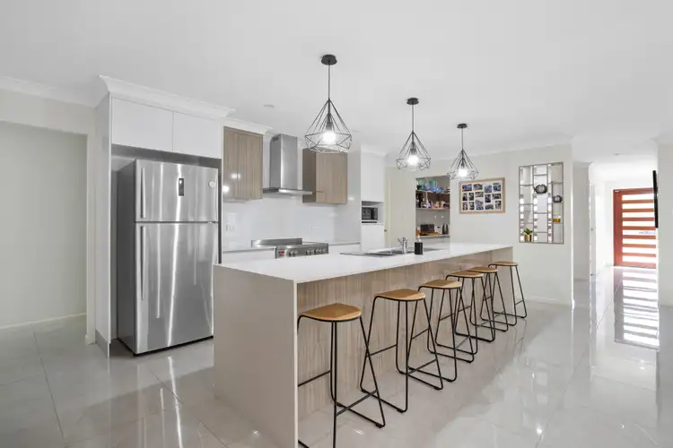 6 Eleanor Drive, Beaconsfield QLD 4740
