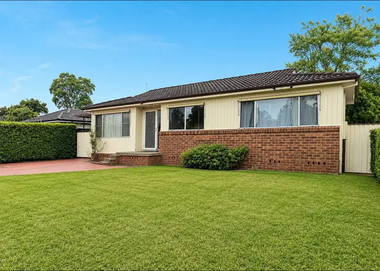 25 Holborrow Ave