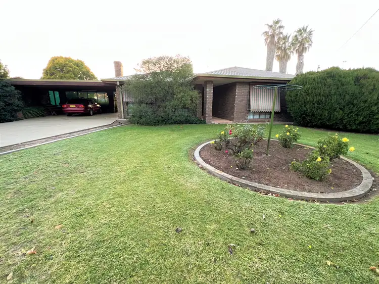 227 Victoria Street, Deniliquin NSW 2710