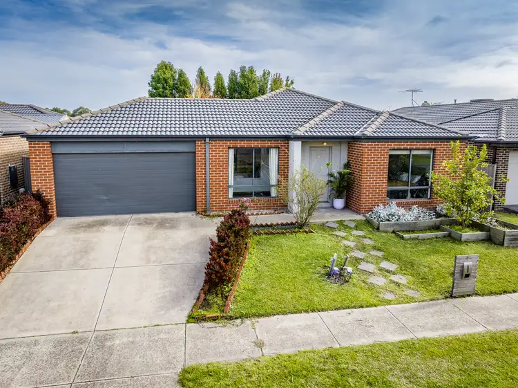4 Tattle Grove, Cranbourne East VIC 3977