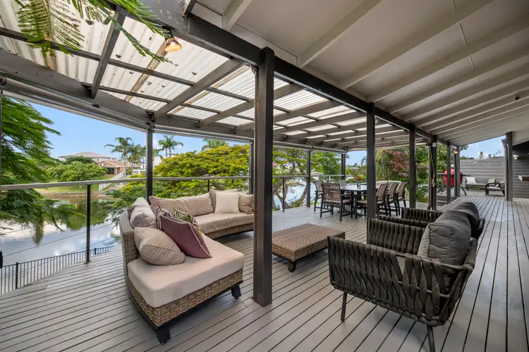 1 Glenbrook Avenue, Benowa QLD 4217