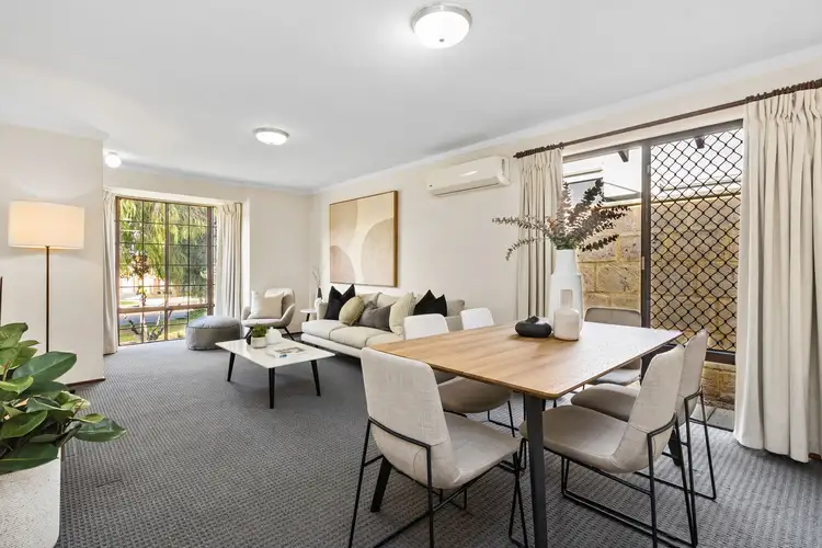 4/3 Mount Henry Road, Como WA 6152