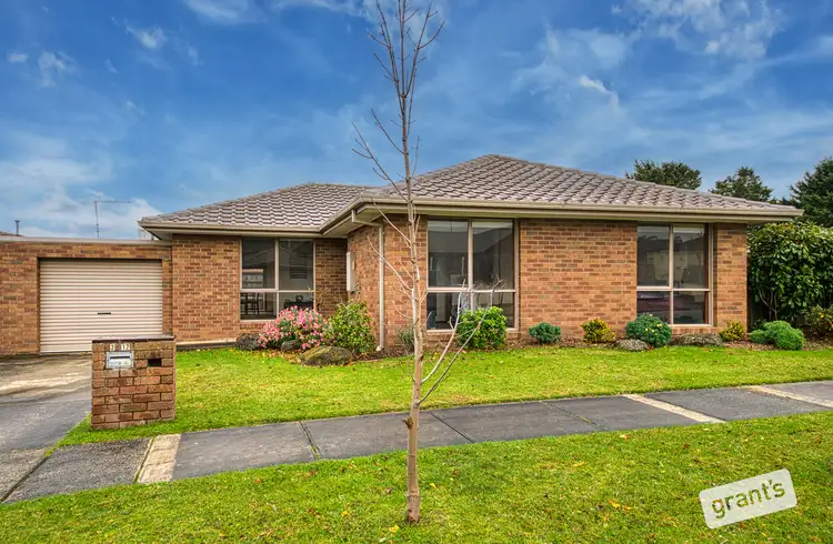 2/17 Lydia Mary Drive, Berwick VIC 3806
