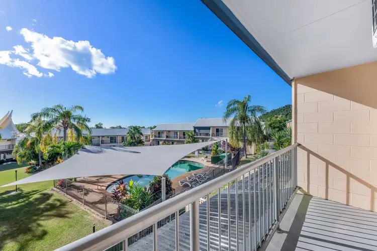 9/11 Island Close, Cannonvale QLD 4802