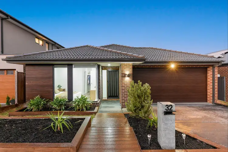 32 Gallant Drive, Clyde North VIC 3978