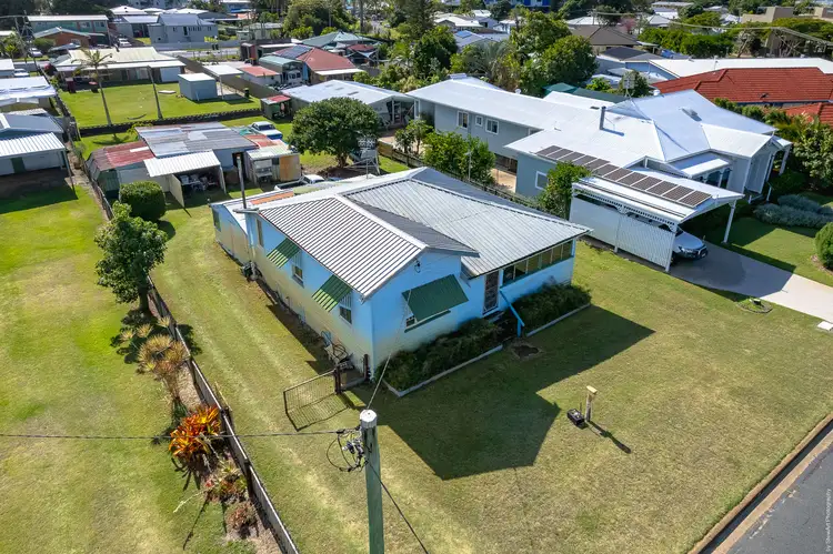 40 Shell Street, Urangan QLD 4655