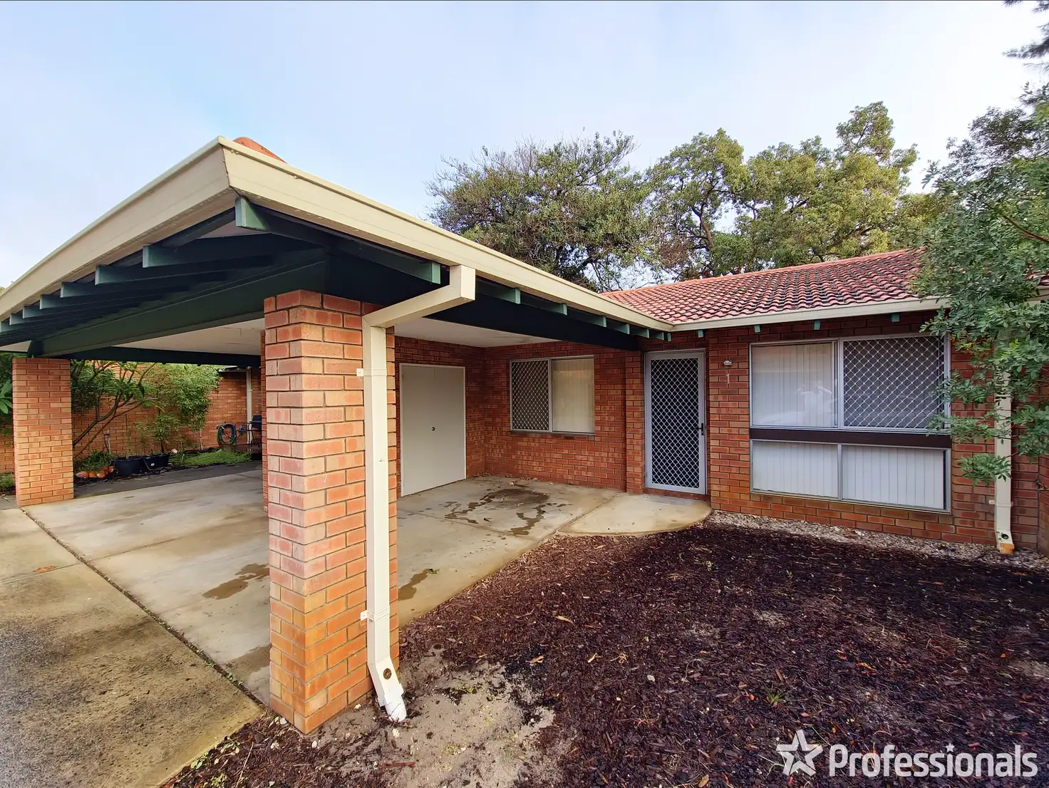Main view of Homely house listing, 1/294 Knutsford Avenue, Kewdale WA 6105