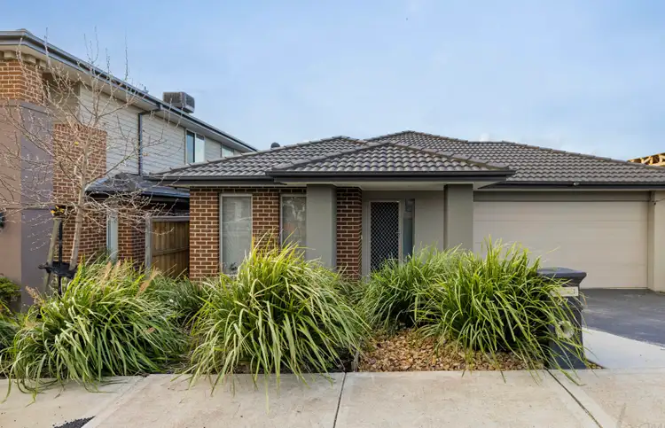 Second view of Homely house listing, 27 Lavelle Place, Wollert VIC 3750