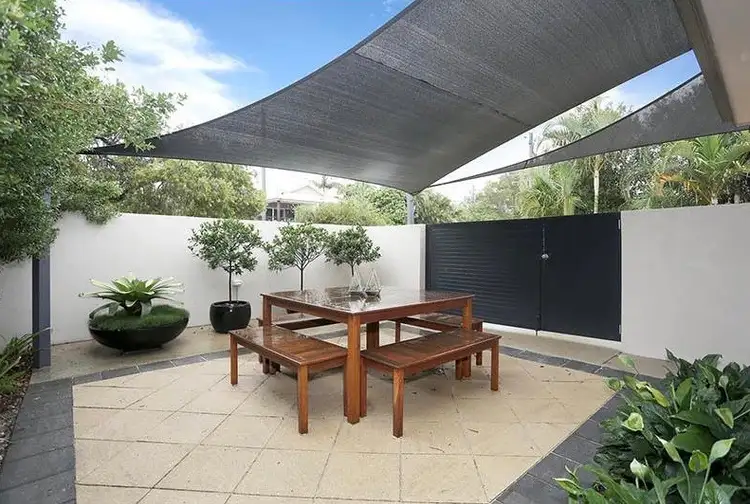 2/51 Walton Street, Southport QLD 4215