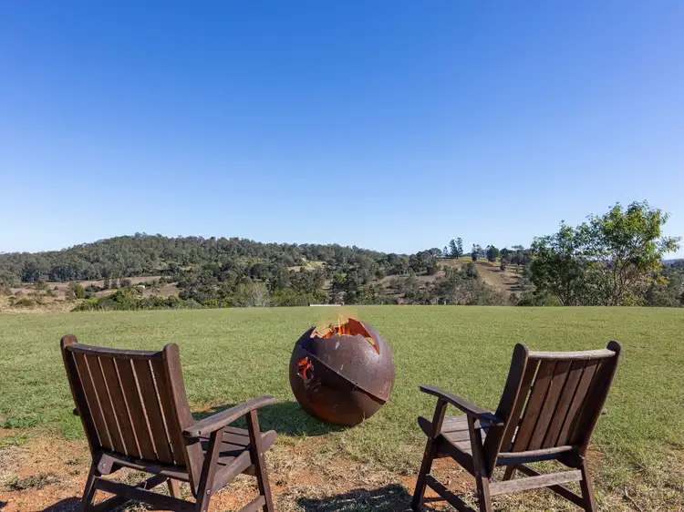 112 Stokes Road, Pine Mountain QLD 4306