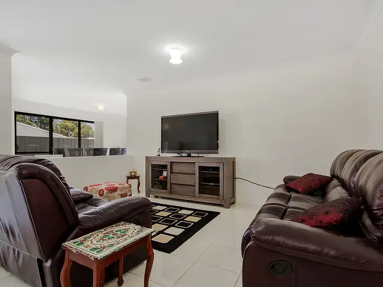 Second view of Homely house listing, 4 Milverton Loop, Leda WA 6170