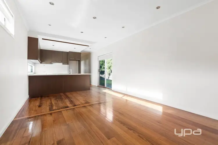 1/10 Cowper Avenue, St Albans VIC 3021
