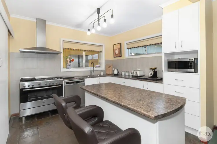 21 Montgomery Street, Wendouree VIC 3355