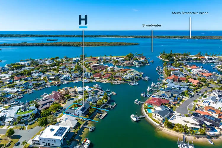 8 Wau Avenue, Runaway Bay QLD 4216