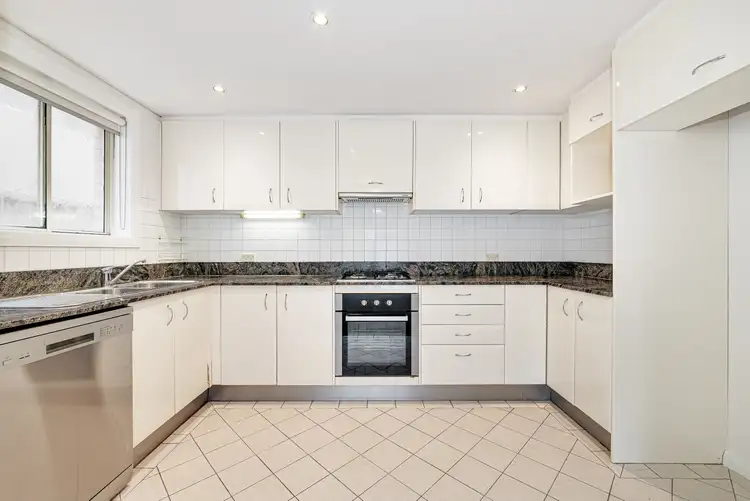 84 Bream Street