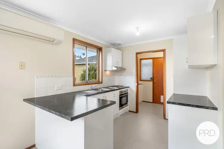 11 Bradman Street
