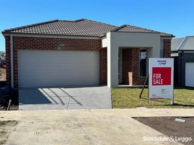 7 Saunders Way, Pakenham VIC 3810