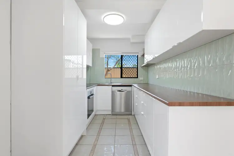 2/16 Nankeen Avenue, Paradise Point QLD 4216