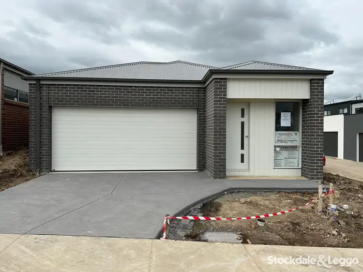 9 Saunders Way, Pakenham VIC 3810