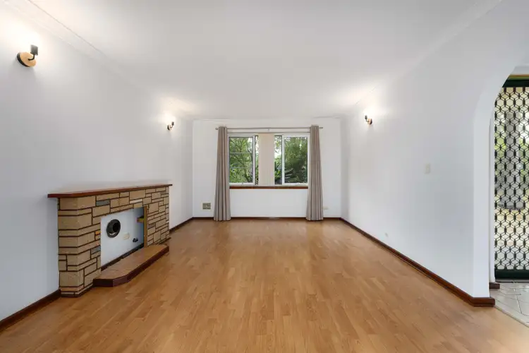 Second view of Homely house listing, 7 Chester Court, Orelia WA 6167