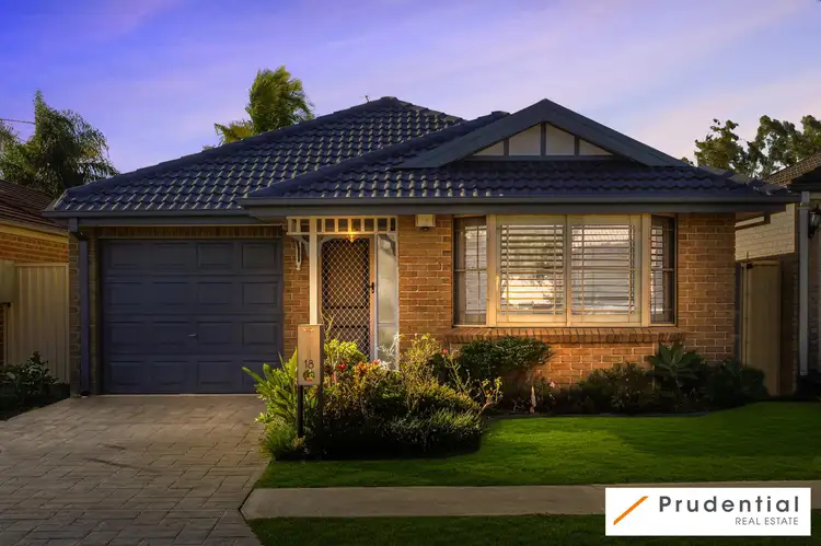 18 Jenolan Court, Wattle Grove NSW 2173