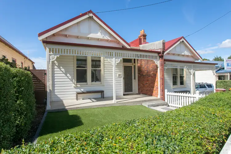 25 Dowling Street