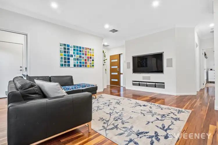 Main view of Homely unit listing, 2/386 Blackshaws Road, Altona North VIC 3025