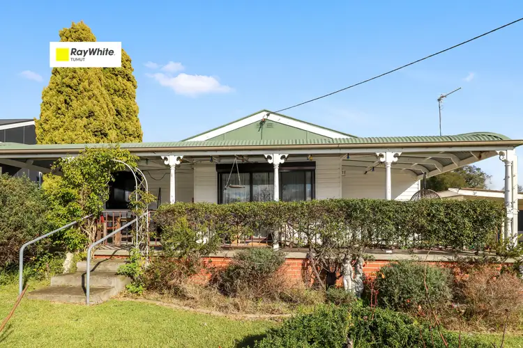 3 Charles Street, Tumut NSW 2720