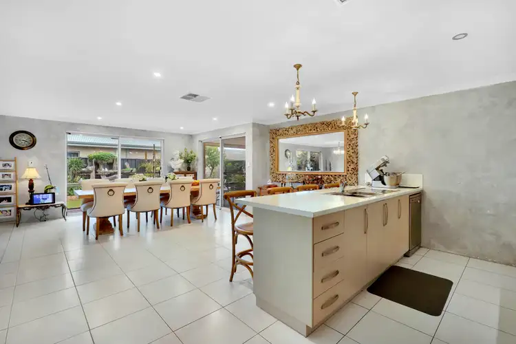 18 Willowdale Promenade, Piara Waters WA 6112