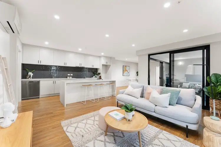 Main view of Homely unit listing, 2/2A Leith Road, Macleod VIC 3085