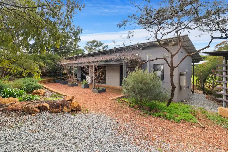 27 Holly Way East, Kalamunda WA 6076