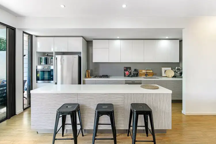 2/25 Muscovey Avenue, Paradise Point QLD 4216
