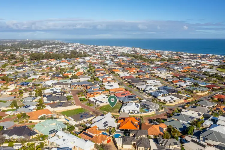 6 Lilly Pilly Lookout, Halls Head WA 6210