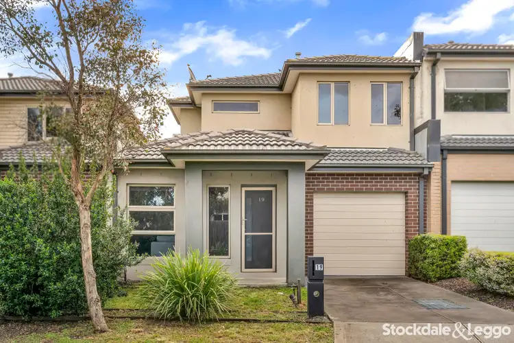 19 Ravenwoods Way, Craigieburn VIC 3064