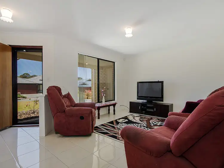 Fifth view of Homely house listing, 4 Milverton Loop, Leda WA 6170