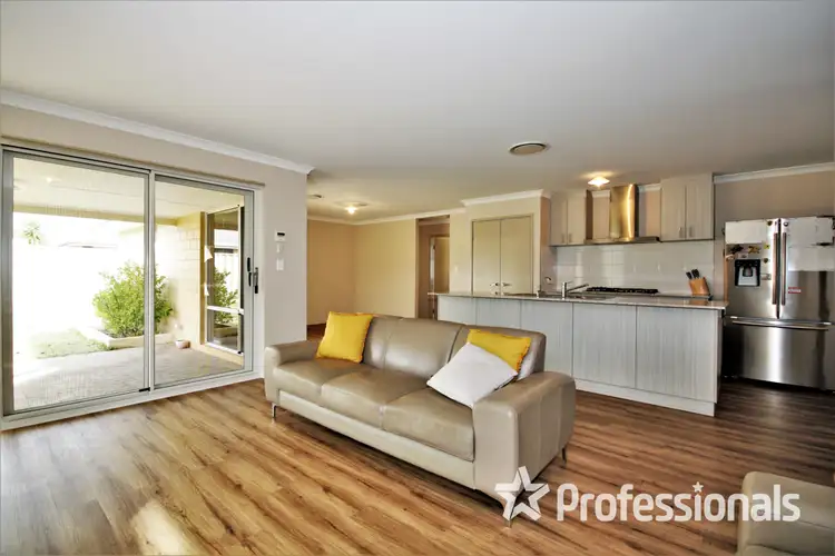 18 Hazelgrove Crescent, Millbridge WA 6232