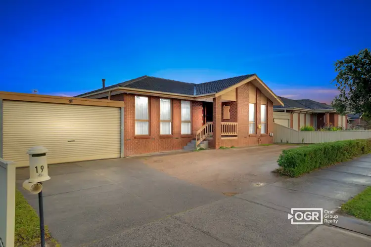 19 BLOSSOM PARK DRIVE, Mill Park VIC 3082