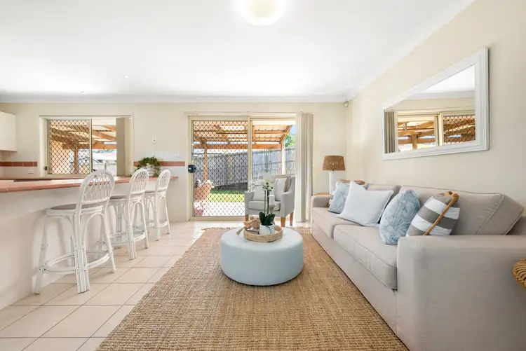 Fifth view of Homely house listing, 2 Alpena Close, Carindale QLD 4152